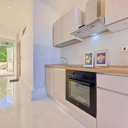 Modern Penthouse Near & Promenade