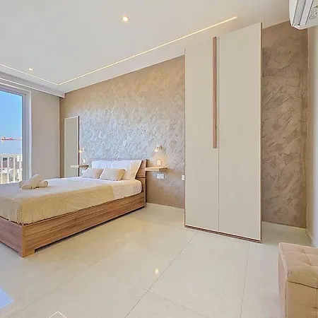 Modern Penthouse Near & Promenade