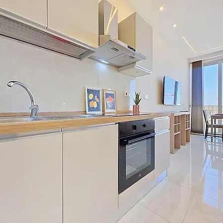Modern Penthouse Near & Promenade 公寓 *